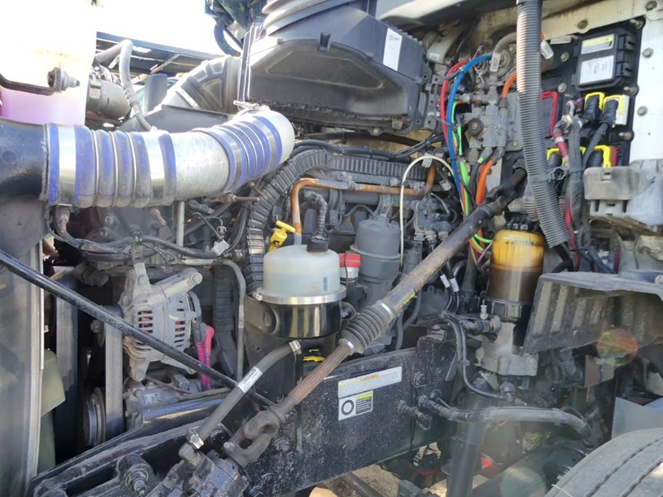 2018-peterbilt-579-image-21