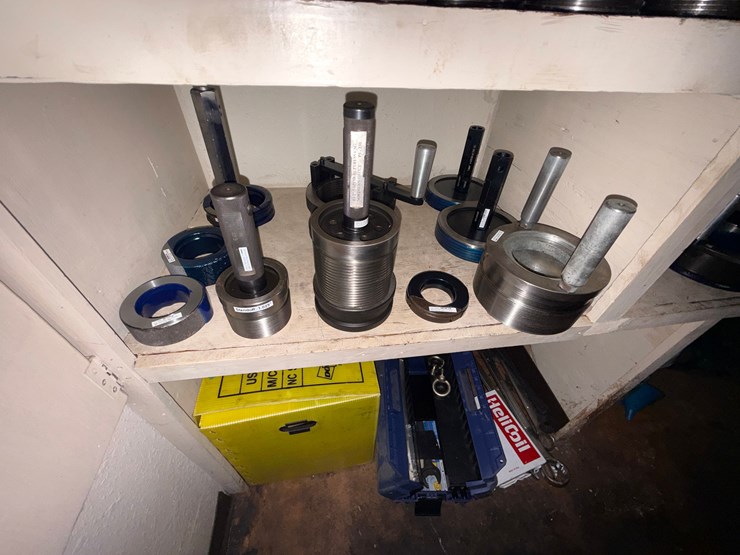 lot-w/-contents-of-gauge-room-including-(50+)-(unused)-in-act-&-non-api-up-to-11”-thread-gauge-&-metal-lockers-image-7
