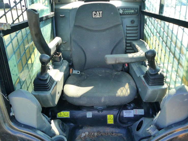 2022-caterpillar-299d3-image-13