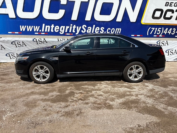#2642-•-2013-ford-taurus-sedan-image-2
