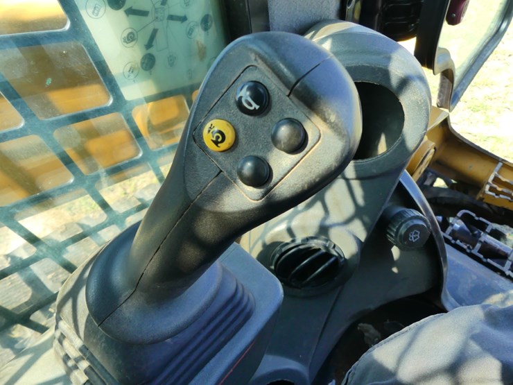2022-caterpillar-299d3-image-15