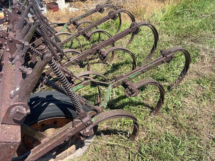john-deere-13-shank-field-cultivator-image-20