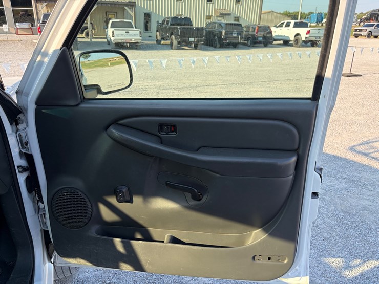 2005-chevrolet-silverado-2500hd-image-23