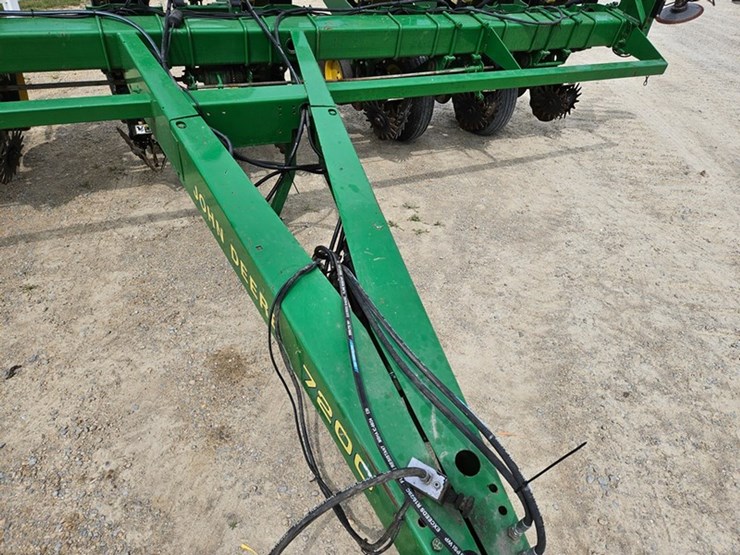 john-deere-7200-image-10