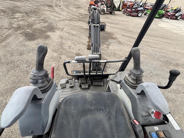 2016-deere-17g-image-27