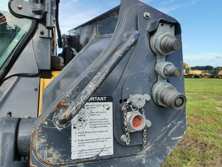 2023-deere-331g-image-11