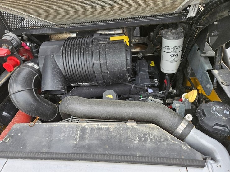 new-holland-l334-image-15