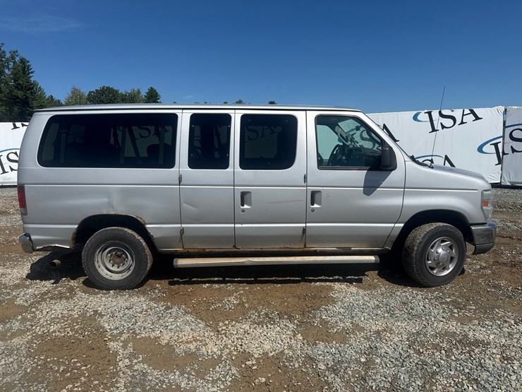 2010-ford-e350-image-6