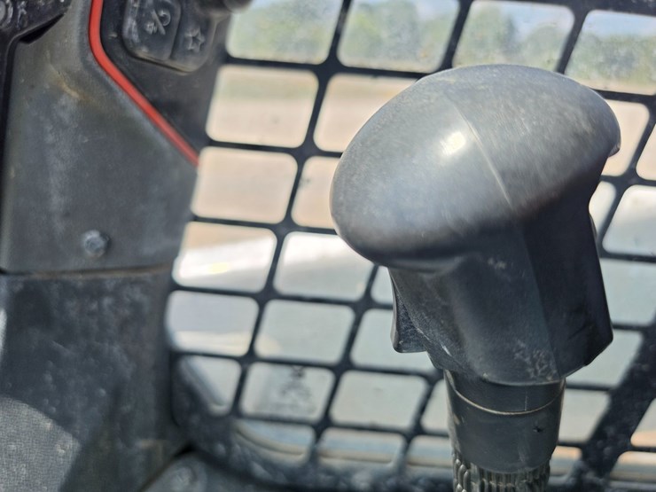 #26217-•-2022-bob-cat-t66-skid-steer-image-33