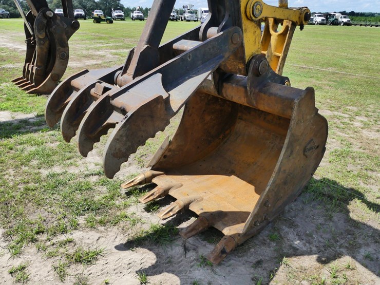 2021-komatsu-pc210-lc-image-10