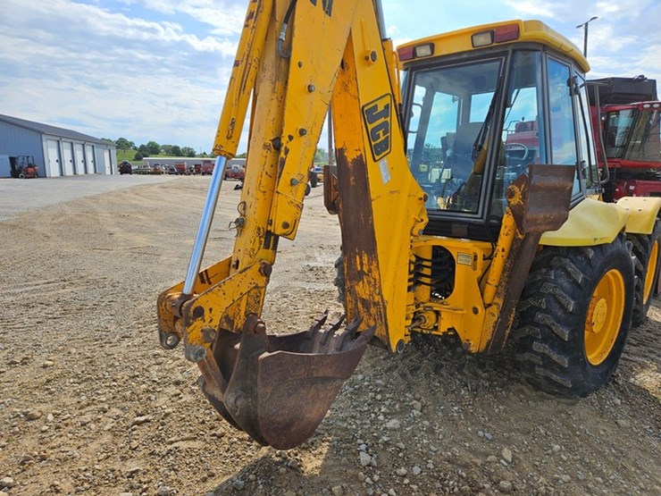 jcb-214s-image-24