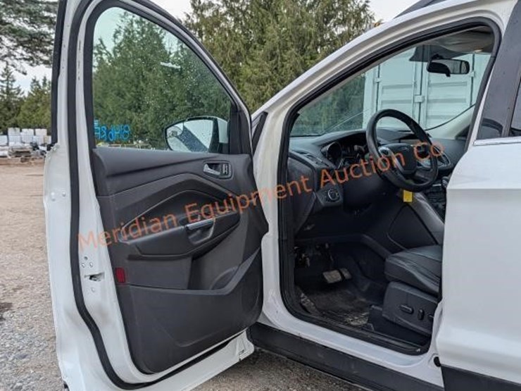 2015-ford-escape-se-image-9