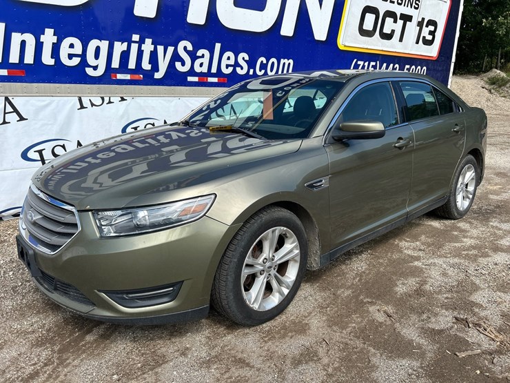 #2644-•-2013-ford-taurus-sedan-image-1