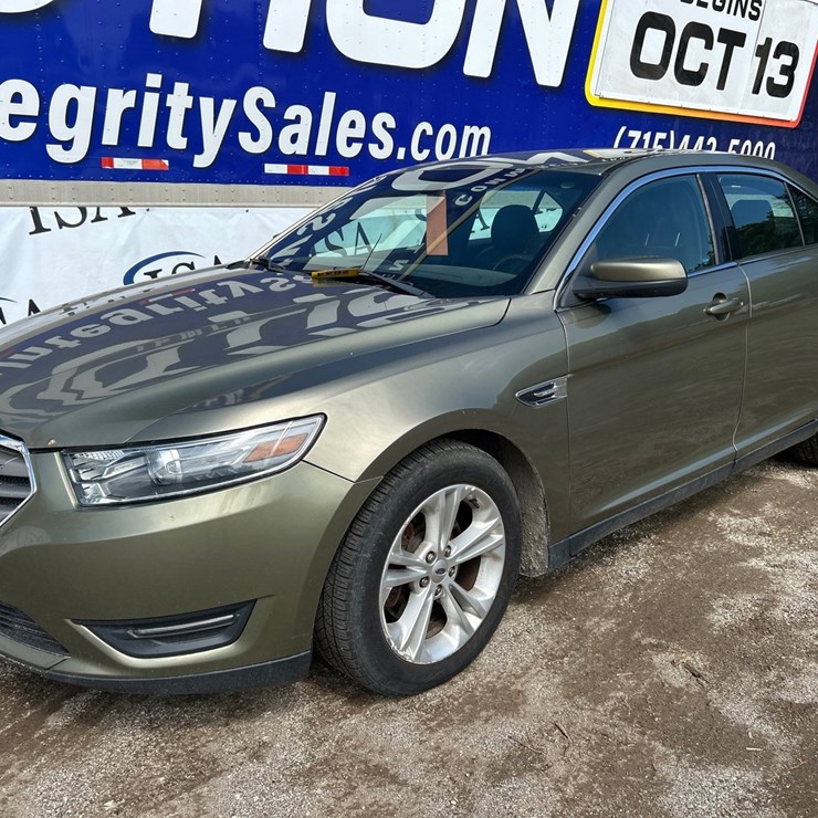 #2644 • 2013 Ford Taurus Sedan