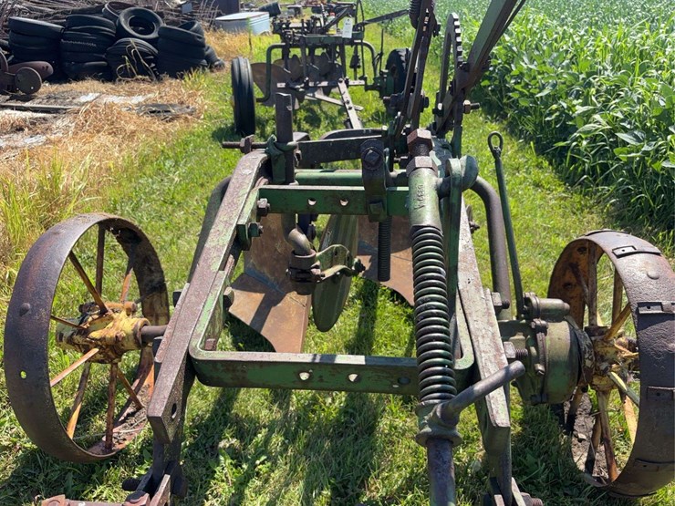 john-deere-16-image-23