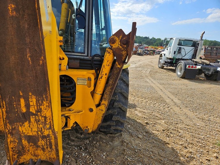 jcb-214s-image-16
