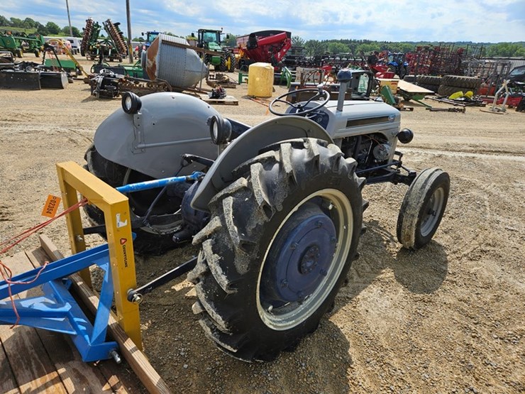 ford-8n-image-4