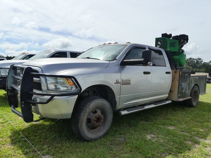 2017-dodge-ram-3500-image-2
