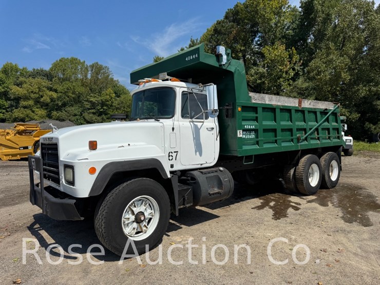 1993-mack-rd690s-image-1
