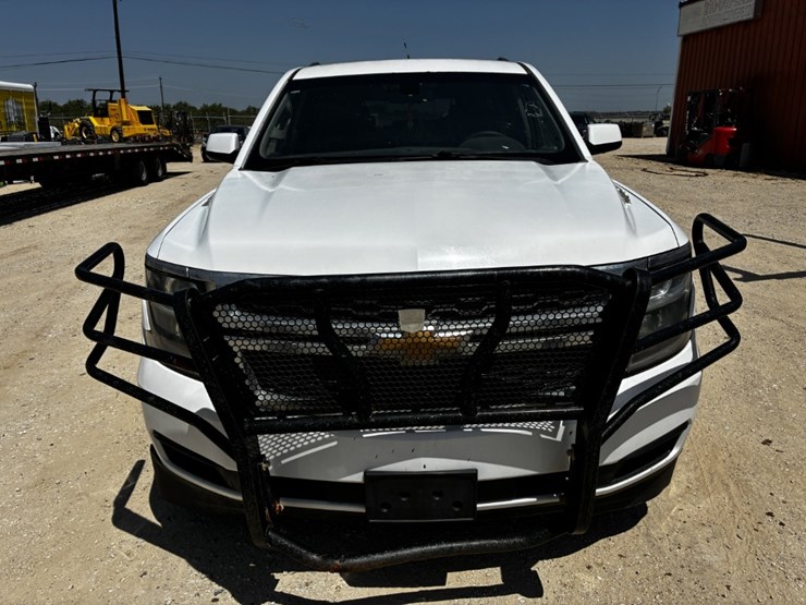 2017-chevrolet-suburban-image-2