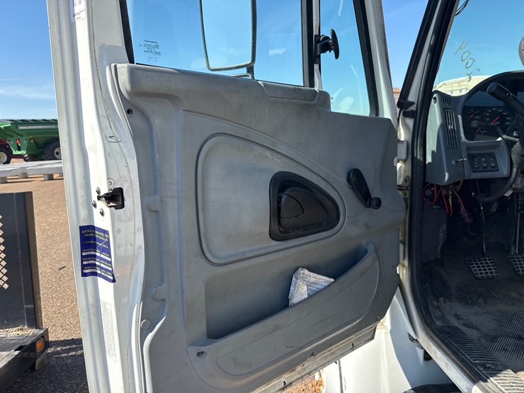 2004-international-durastar-4300-image-22