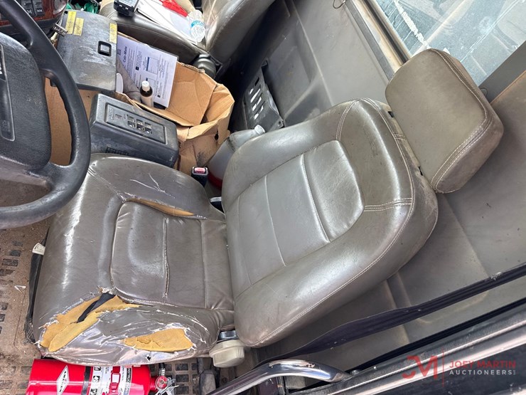 2002-volvo-vac-truck-image-37