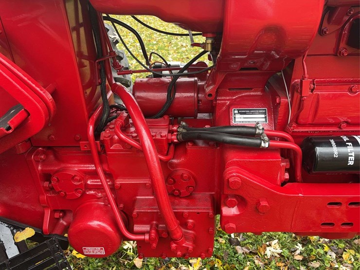 1970-farmall-544-hydro-diesel-row-crop-golden-demonstrator-image-40