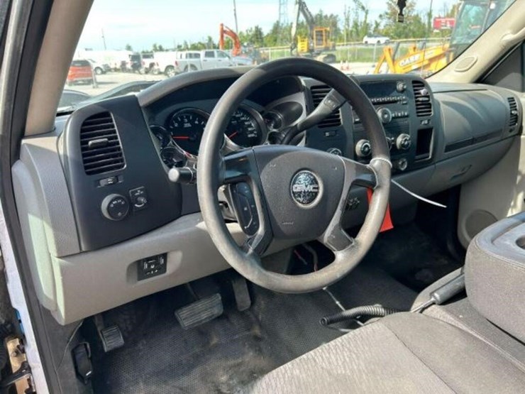 2014-gmc-sierra-3500-image-13