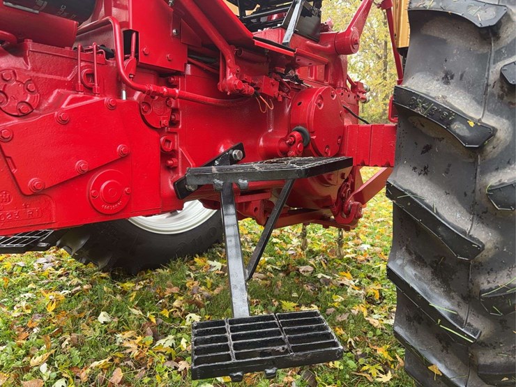 1970-farmall-544-hydro-diesel-row-crop-golden-demonstrator-image-44