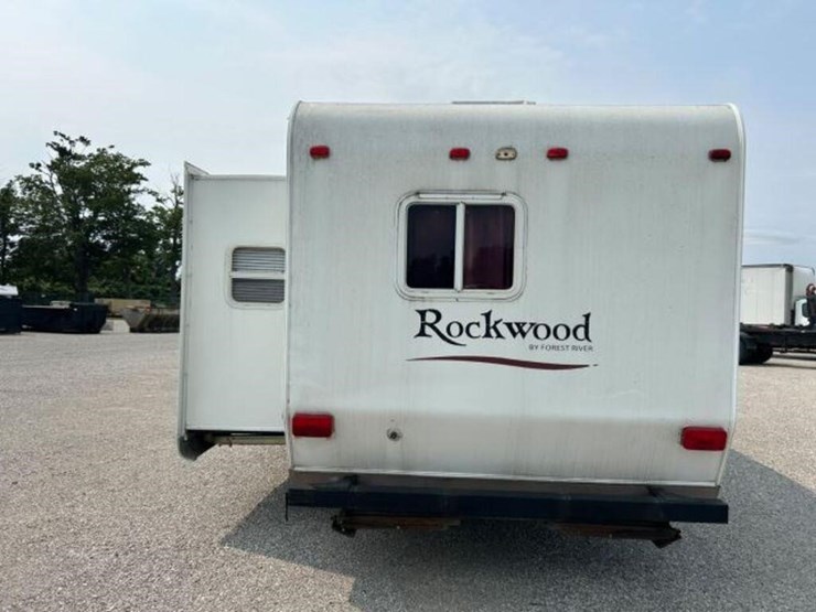 2006-forest-river-rockwood-8281ss-t/a-5th-wheel-4x-image-5