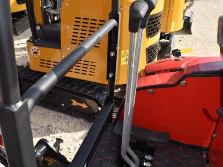 me20-mini-skid-excavator-(diesel)-(serial-#-06294a)-(k)-image-6