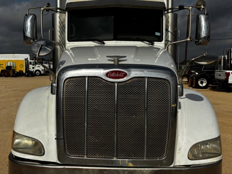 2012-peterbilt-386-image-2