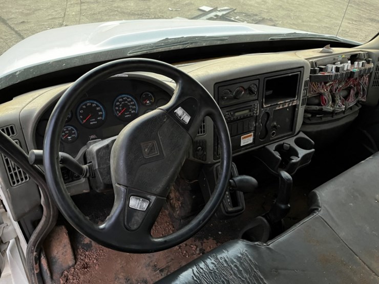 2013-international-durastar-4300-image-10