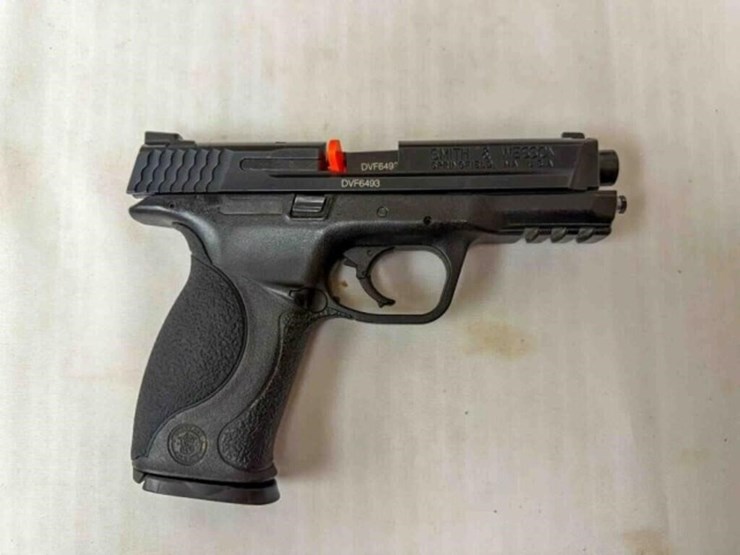 smith-&-wesson-m&p40-40cal-pistol-image-3