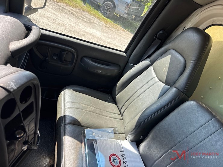 2005-chevrolet-c4500-box-truck-image-37