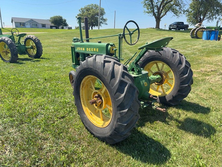 john-deere-b-image-3