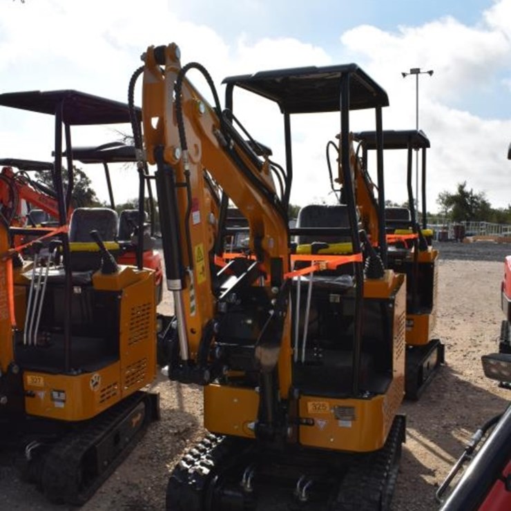 ATS-RT15R MINI EXCAVATOR (SERIAL # 2605072724SH) (K)