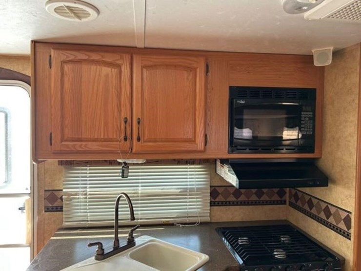 2010-keystone-laredo-28rbs-t/a-travel-trailer-4ydt-image-70
