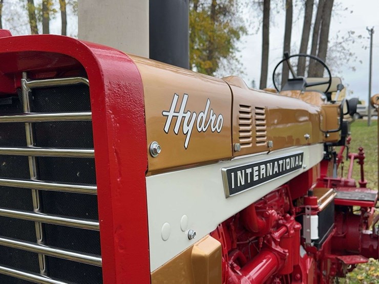 1970-1026-farmall-hydro-row-crop-golden-demonstrator-image-28