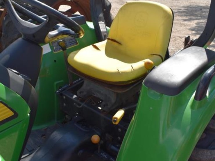 john-deere-3032e-image-8