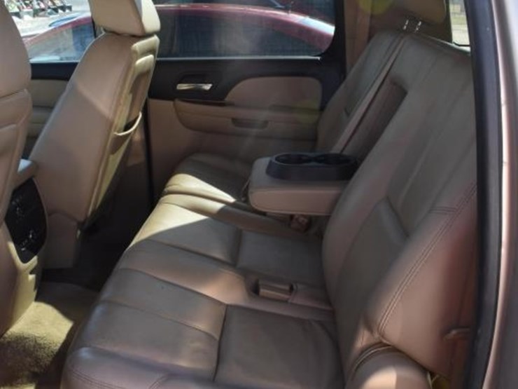 2007-chevrolet-suburban-image-7