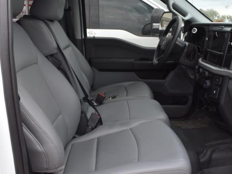 2025-ford-f350-image-18