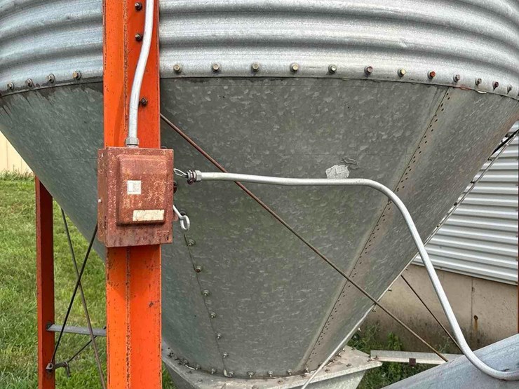 8-ton-bulk-bin/auger-image-14