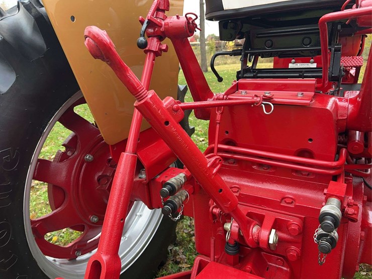 1970-656-farmall-hydro-diesel-row-crop-golden-demonstrator-image-48