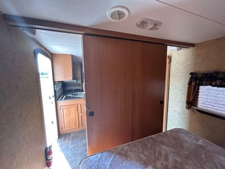 2010-keystone-laredo-28rbs-t/a-travel-trailer-4ydt-image-50