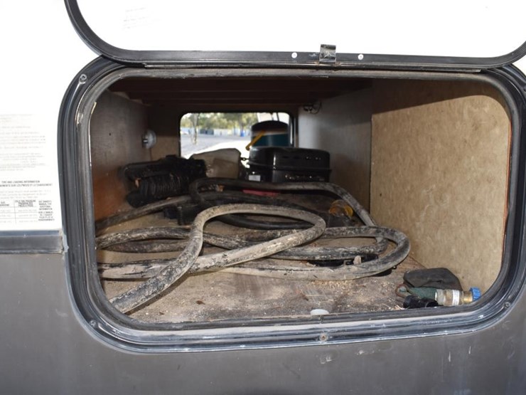 2013-hill-country-32rl-bumper-pull-travel-trailer-w/-2-slides-(vin-#-4v0tc3-image-15