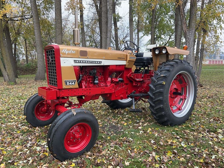 1970-farmall-544-hydro-gas-row-crop-golden-demonstrator-image-1