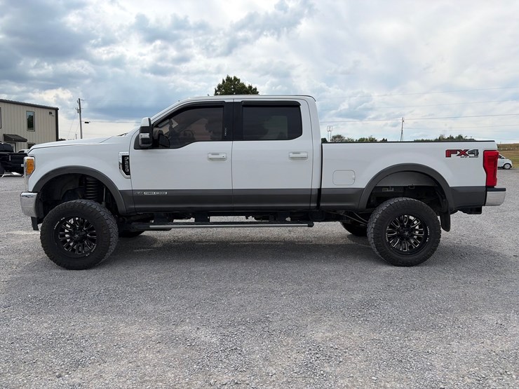 2017-ford-f250-lariat-image-3