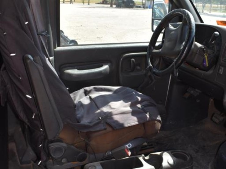 2006-chevrolet-c5500-kodiak-bus-w/-lbz-duramax-diesel-engine-(new-tires)-(v-image-12