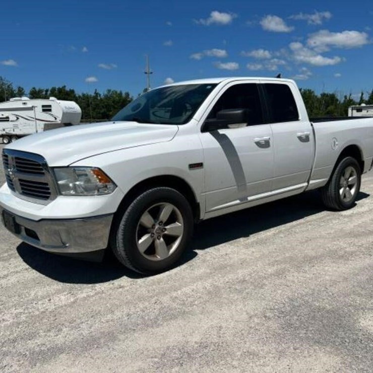 2019 RAM 1500 SLT